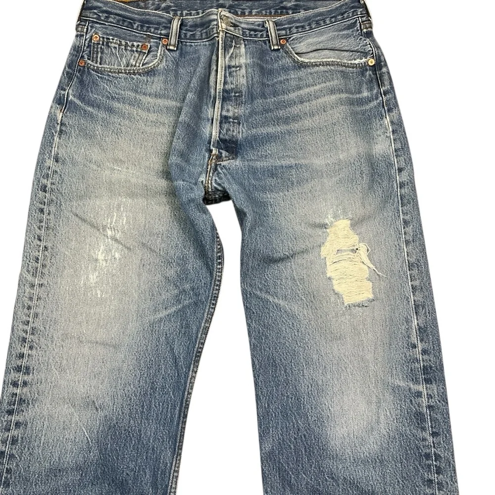 Y2K Levi’s 501 button fly medium wash straight leg jeans 36 x 31